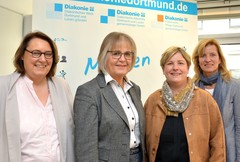 Diakonie-Fachbereichsleiterin Uta Schütte (v.li.), Diakonie-Geschäftsführerin Anne Rabenschlag, NRW-Landesbeauftragte Claudia Middendorf und Diakonie-Fachbereichsleiterin Sabine Kalies im Rahmen des Besuchs.