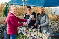 In der Demenz-WG im Evinger Sonnenhof gab es zum Adventsbasar viele Köstlichkeiten und reichlich gute Stimmung.