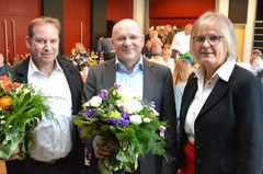 Rainer Klein (Mitte) bei seinem Abschied gemeinsam mit Diakonie-Geschäftsführerin Anne Rabenschlag und seinem Nachfolger Eyk Schröder.